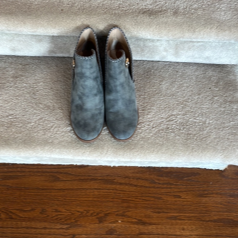 Gray suede boots, Lindsay Phillips